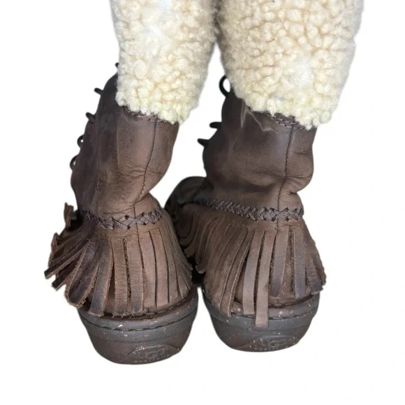 UGG Shoreline 5752 Women Size 7 Brown Leather
Sheepskin Winter Boots - Picture 5 of 11